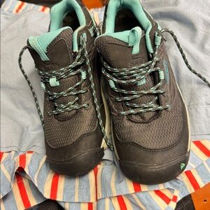 Keen Hiking Shoes 8